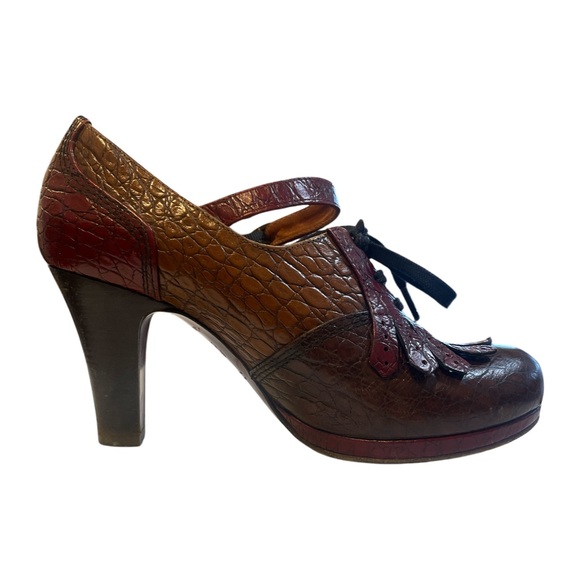 Vintage Chic Mihara Brown and Red Women's Shoes - Picture 6 of 13